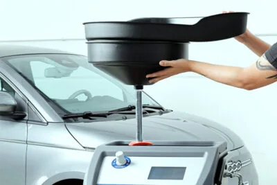 سائل E-CARE Fluid: الحل الأمثل لتعزيز أداء بطارية سيارتك الكهربائية أو الهجينة