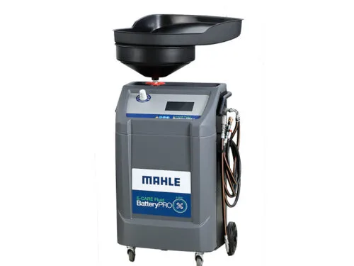 سائل E-CARE Fluid: الحل الأمثل لتعزيز أداء بطارية سيارتك الكهربائية أو الهجينة