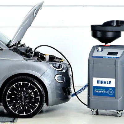 سائل E-CARE Fluid: الحل الأمثل لتعزيز أداء بطارية سيارتك الكهربائية أو الهجينة