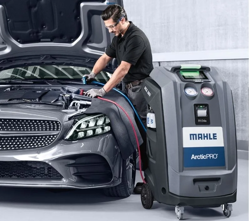 "جهاز شحن الفريون المتقدم من Brain Bee، مصمم لصيانة مكيفات السيارات بكفاءة عالية، مع تقنيات مبتكرة لضمان أداء مثالي. اضغط للحصول على التفاصيل والمنتجات المتوفرة.