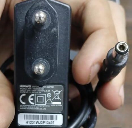 HUAWEI Switching Power Adaptor - Model: HW-120050E1W - Input: 100-240V, Output: 12V 0.5A